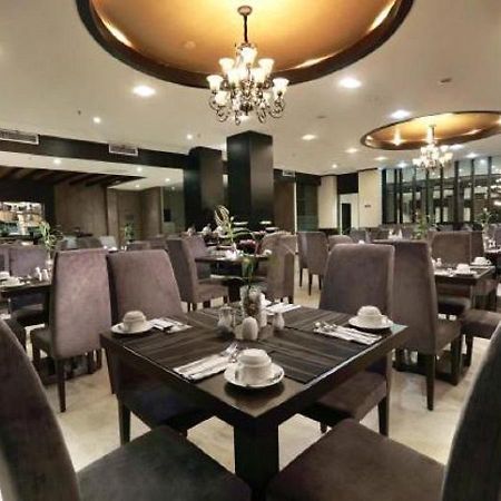 Aston Karimun City Hotel Танджунг Балай Каримун Екстериор снимка