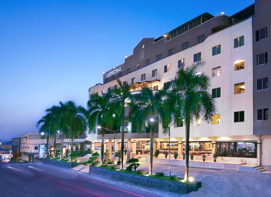 Aston Karimun City Hotel Танджунг Балай Каримун Екстериор снимка