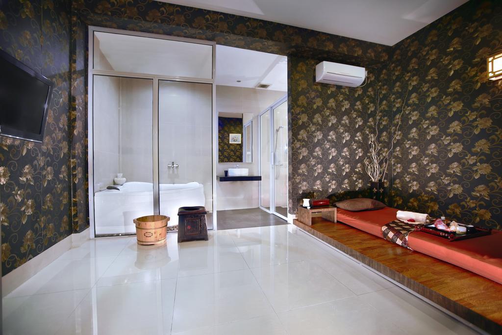 Aston Karimun City Hotel Танджунг Балай Каримун Екстериор снимка