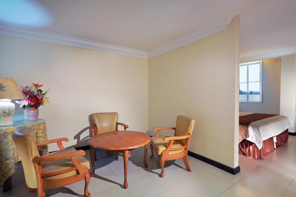 Aston Karimun City Hotel Танджунг Балай Каримун Екстериор снимка