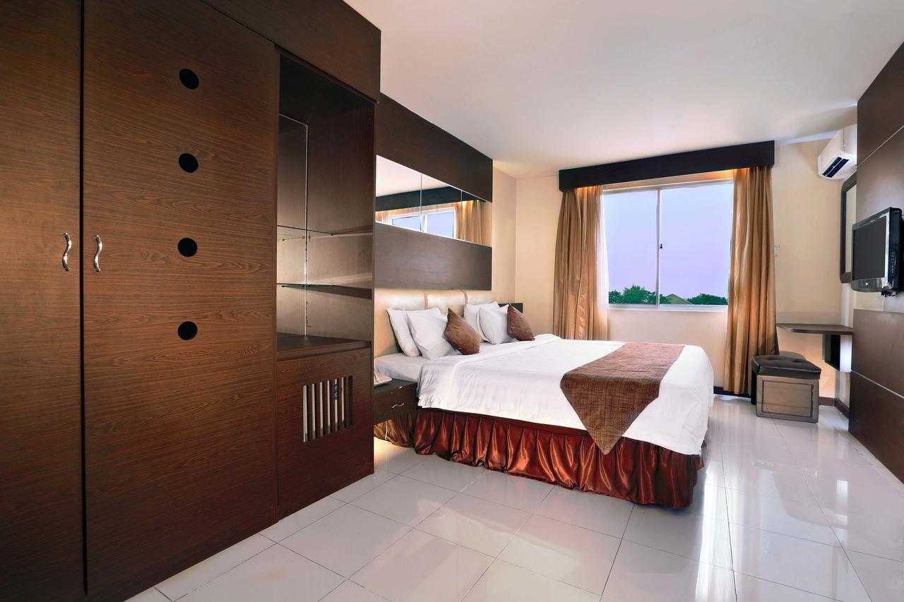 Aston Karimun City Hotel Танджунг Балай Каримун Екстериор снимка