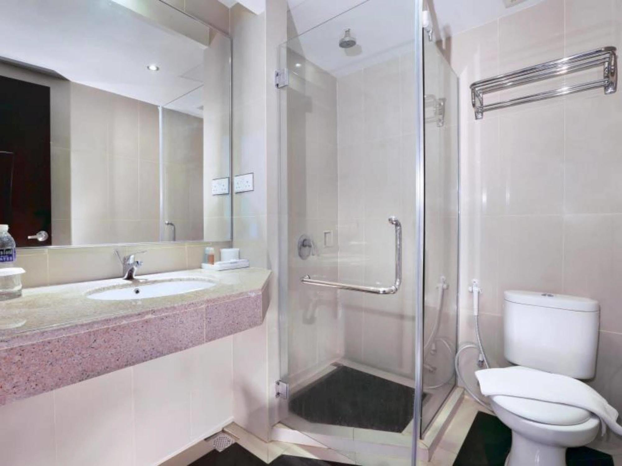 Aston Karimun City Hotel Танджунг Балай Каримун Екстериор снимка