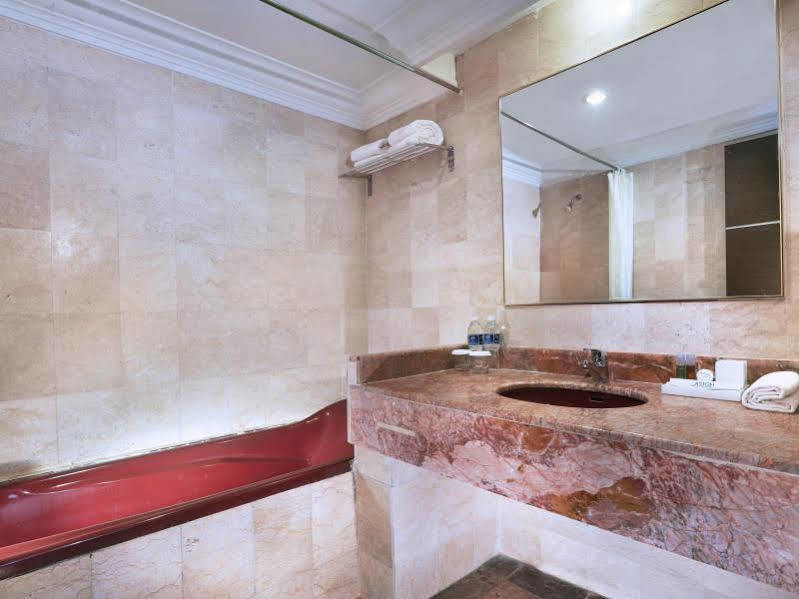 Aston Karimun City Hotel Танджунг Балай Каримун Екстериор снимка
